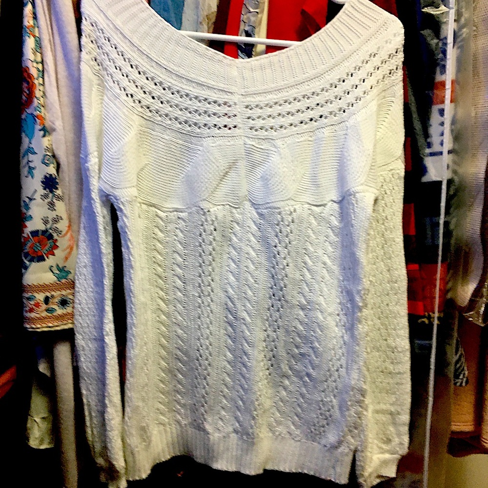 New women’s white wall off the shoulder sweater size medium